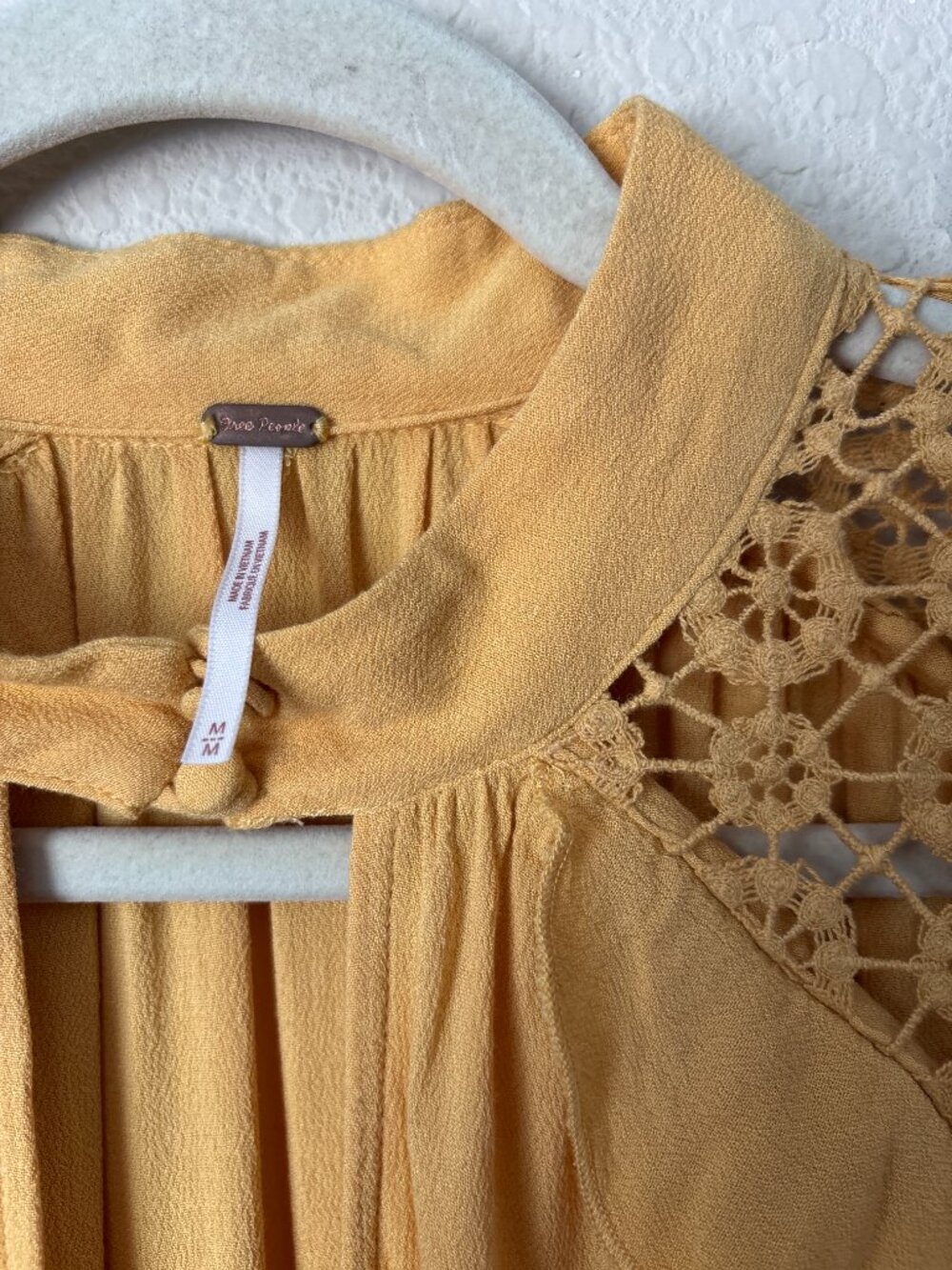 Free People Little Bit Of Love Crochet Lace Open Shoulder Blouse Top - Picture 4 of 10